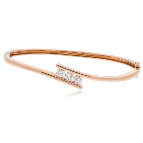 DIAMOND THREE STONE CROSS OVER BANGLE IN 18K ROSE GOLD