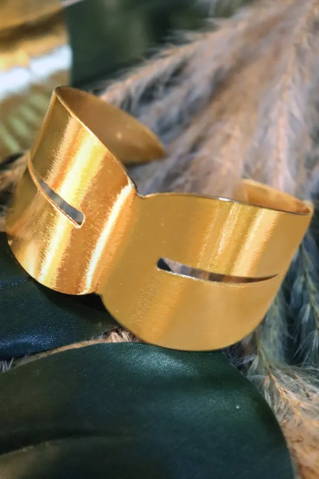 GOLD BANGLE