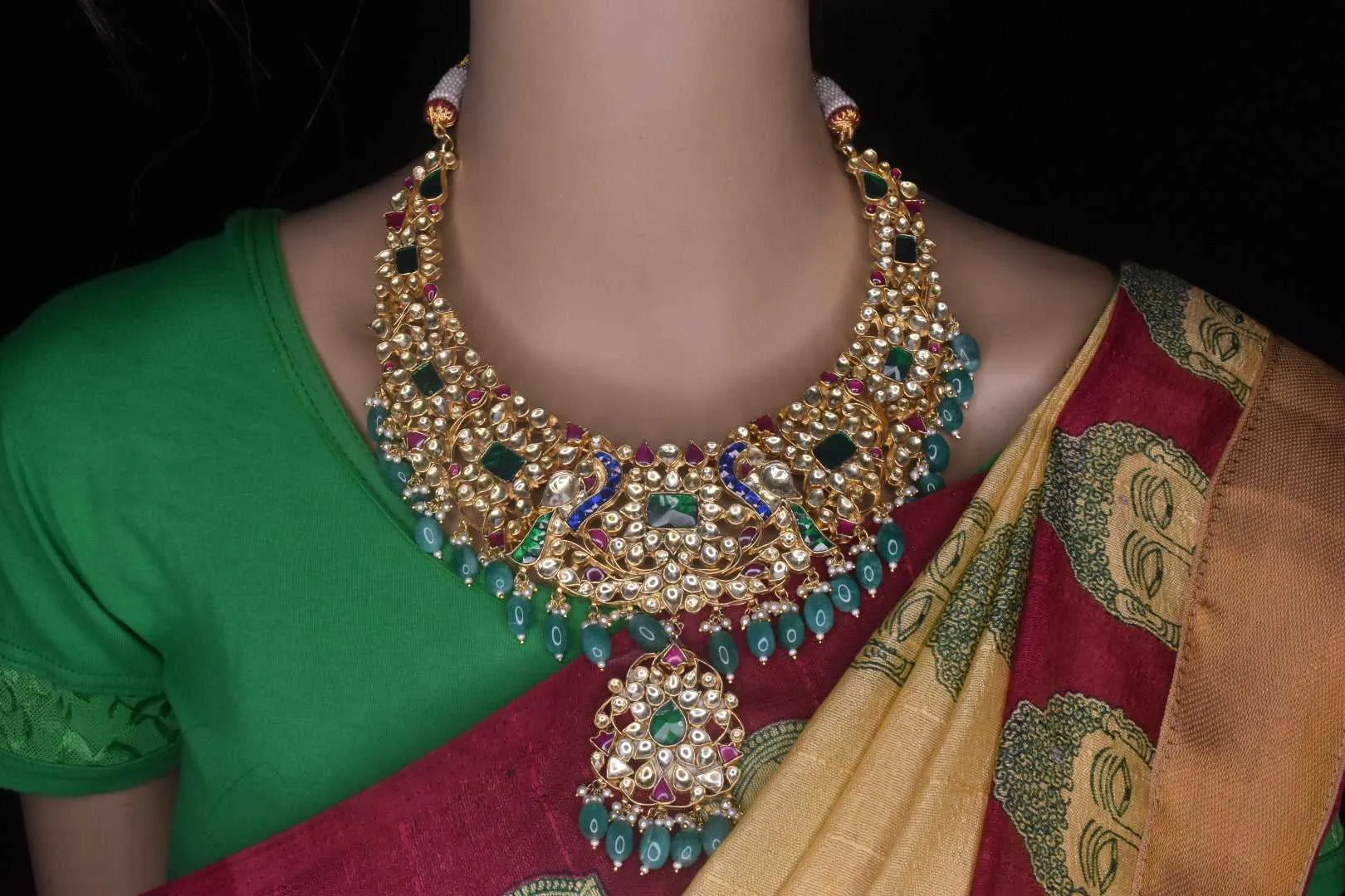 Regal Brilliance Adorn Yourself with the Grandeur of Jadau Kundan Necklace Set"