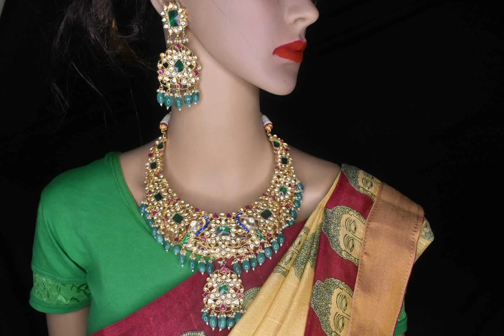 Regal Brilliance Adorn Yourself with the Grandeur of Jadau Kundan Necklace Set"