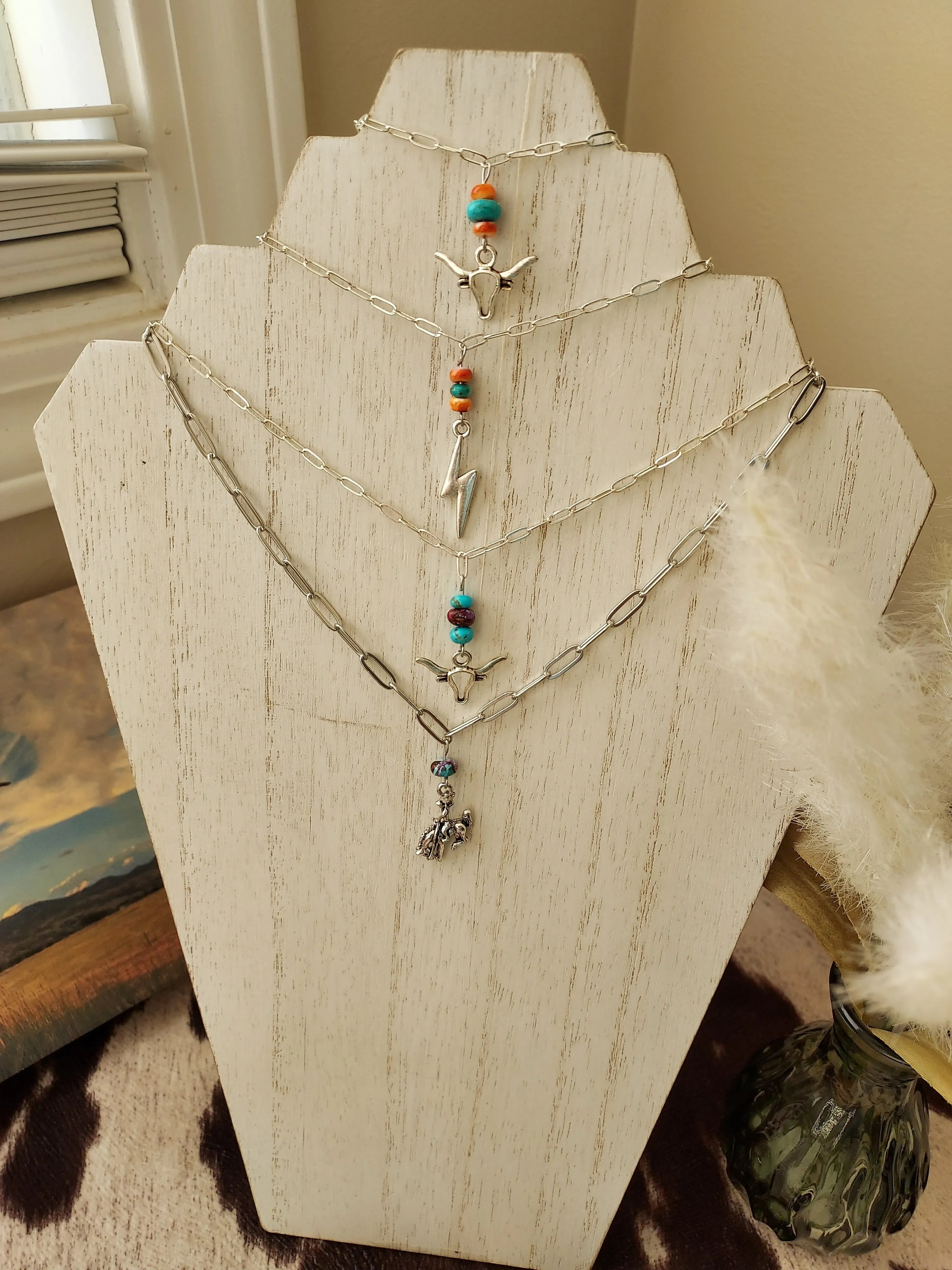 Roaming free necklace