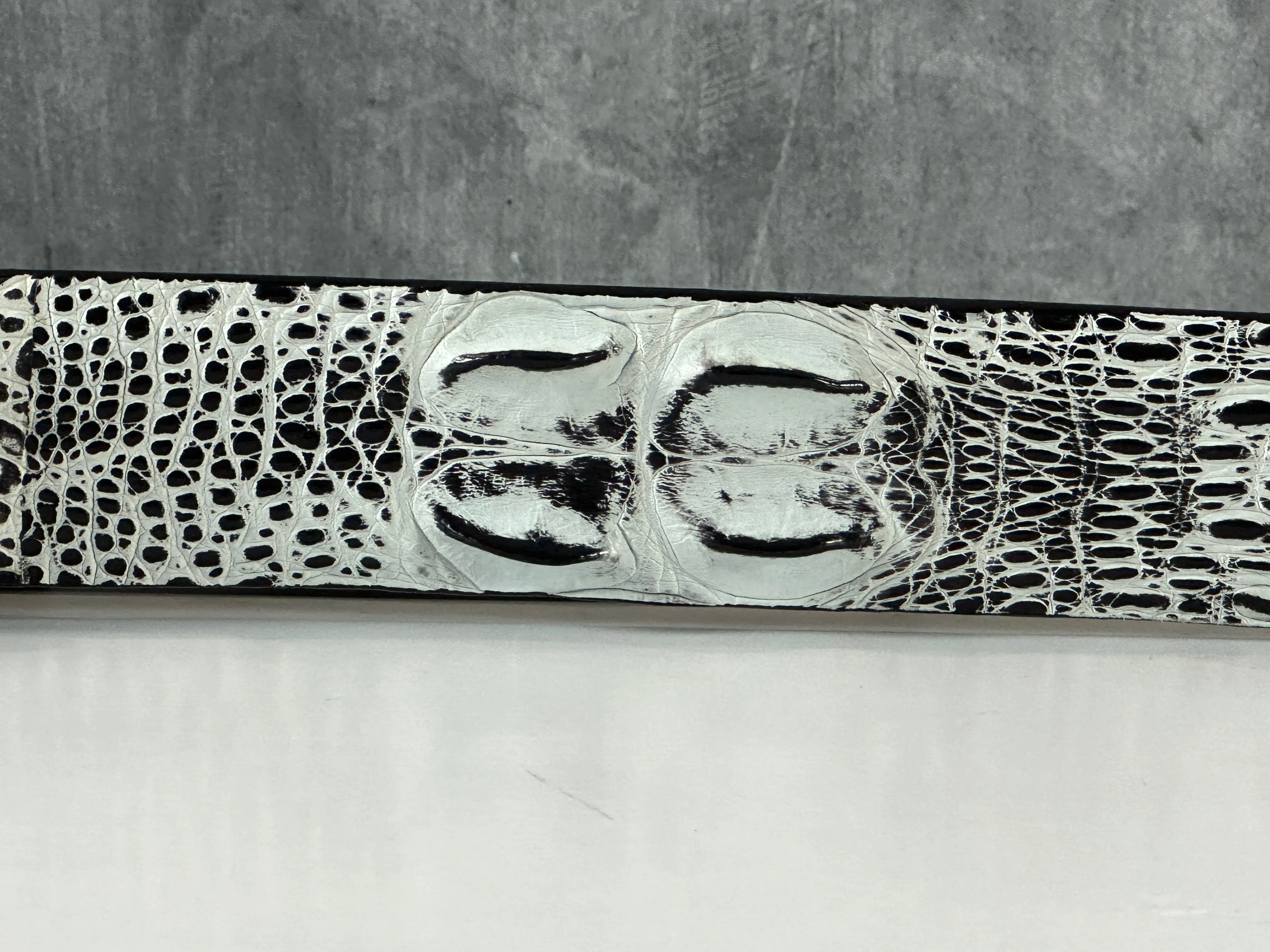 Saltwater Crocodile Belt: White Smoke