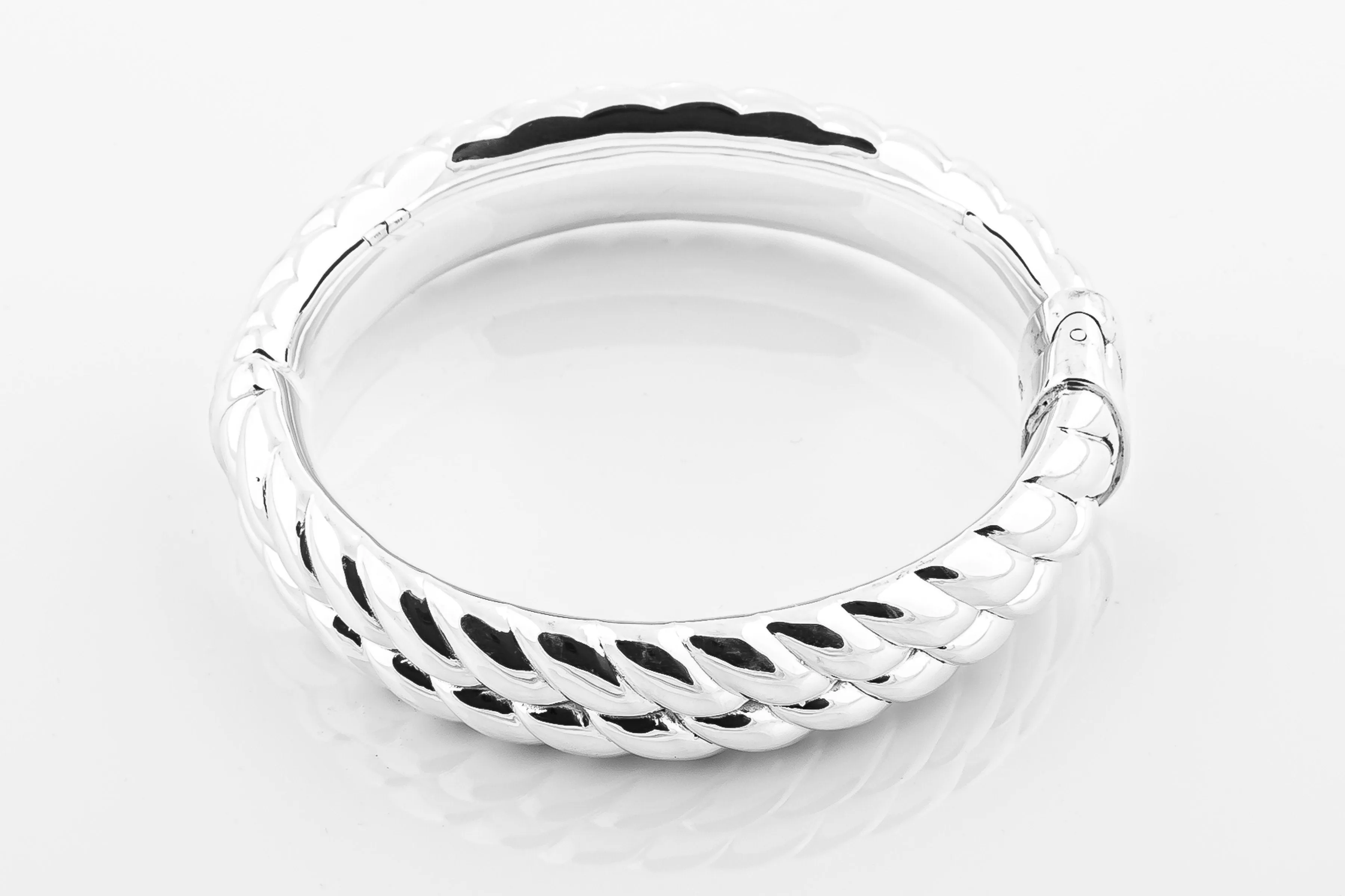 SS24 Twist Hinged Bangle