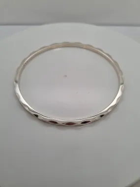 Sterling Silver scallop edge bangle