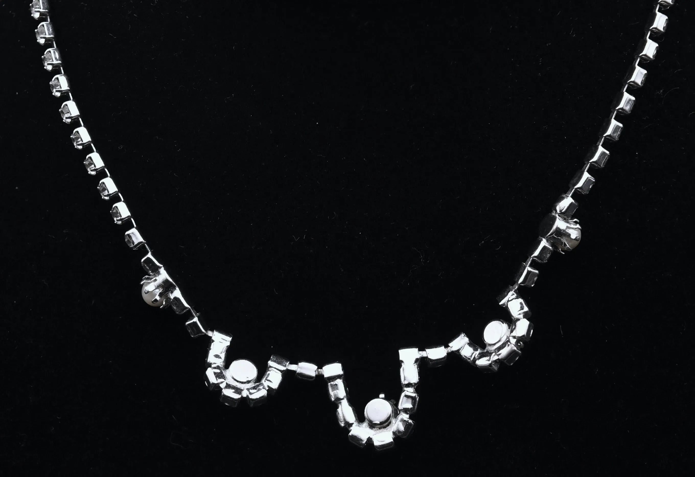 Vintage Silver Tone Rhinestone and Faux Pearl Necklace - 15.5"